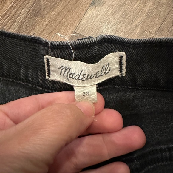 Madewell High-Rise Denim Shorts in Clint Wash: Drop-Hem Edition sz 28 - Picture 5 of 7